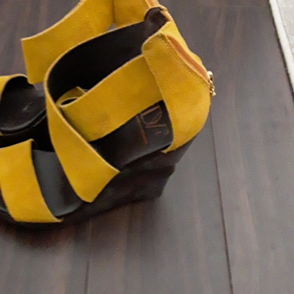 Shoes - Picture 2 of 3
